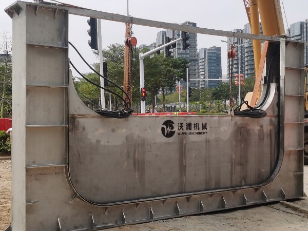 液動下開式堰門